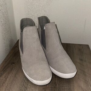 Sorel Gray Ankle Boots with Cushioned Collar
